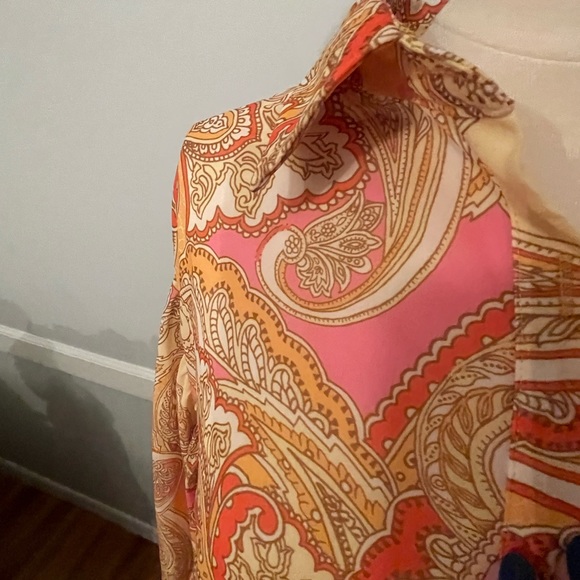 Paisley patterned blouse. - Picture 3 of 5